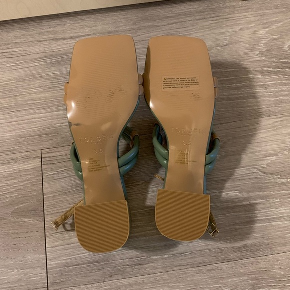 Torgeis Women's Palm Heel Sandal - Picture 8 of 10